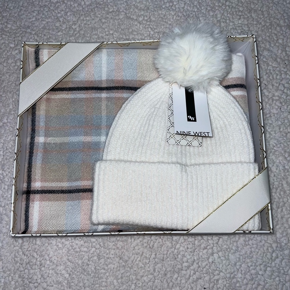 Hat and scarf set